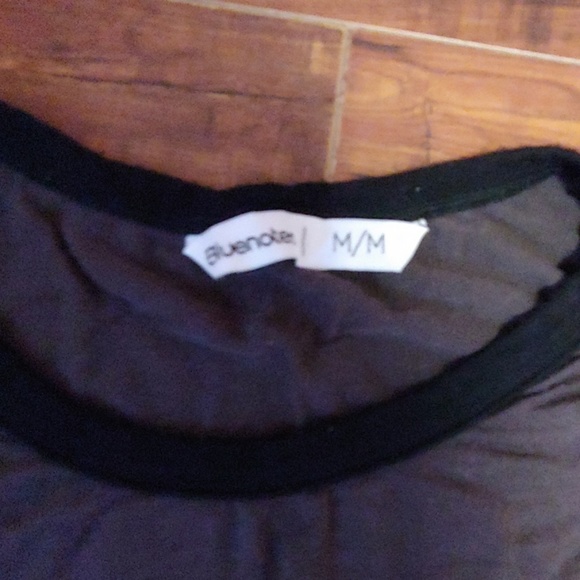 brown t-shirt - Picture 2 of 3